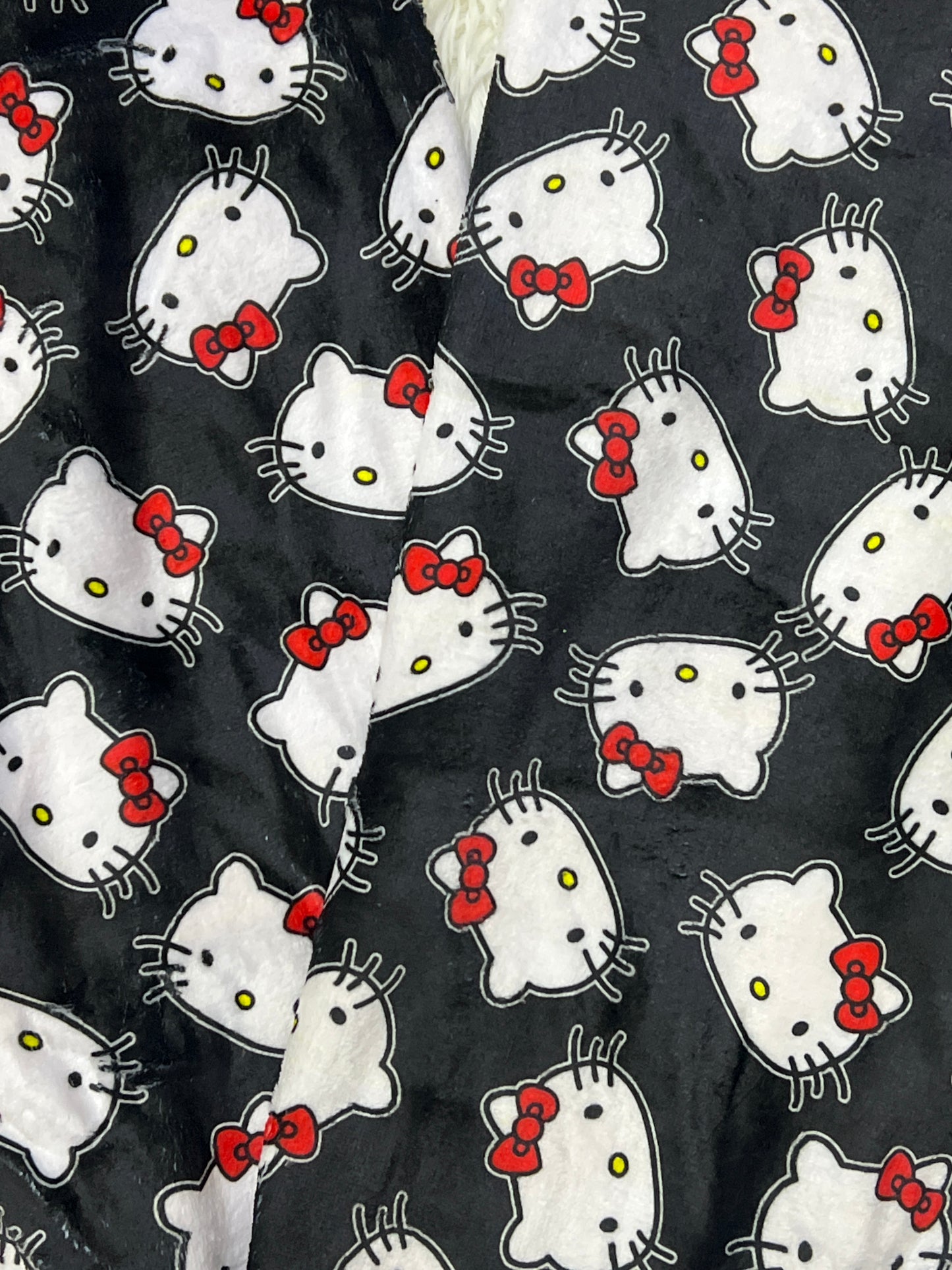 Hello kitty negra duo de pijama afelpada