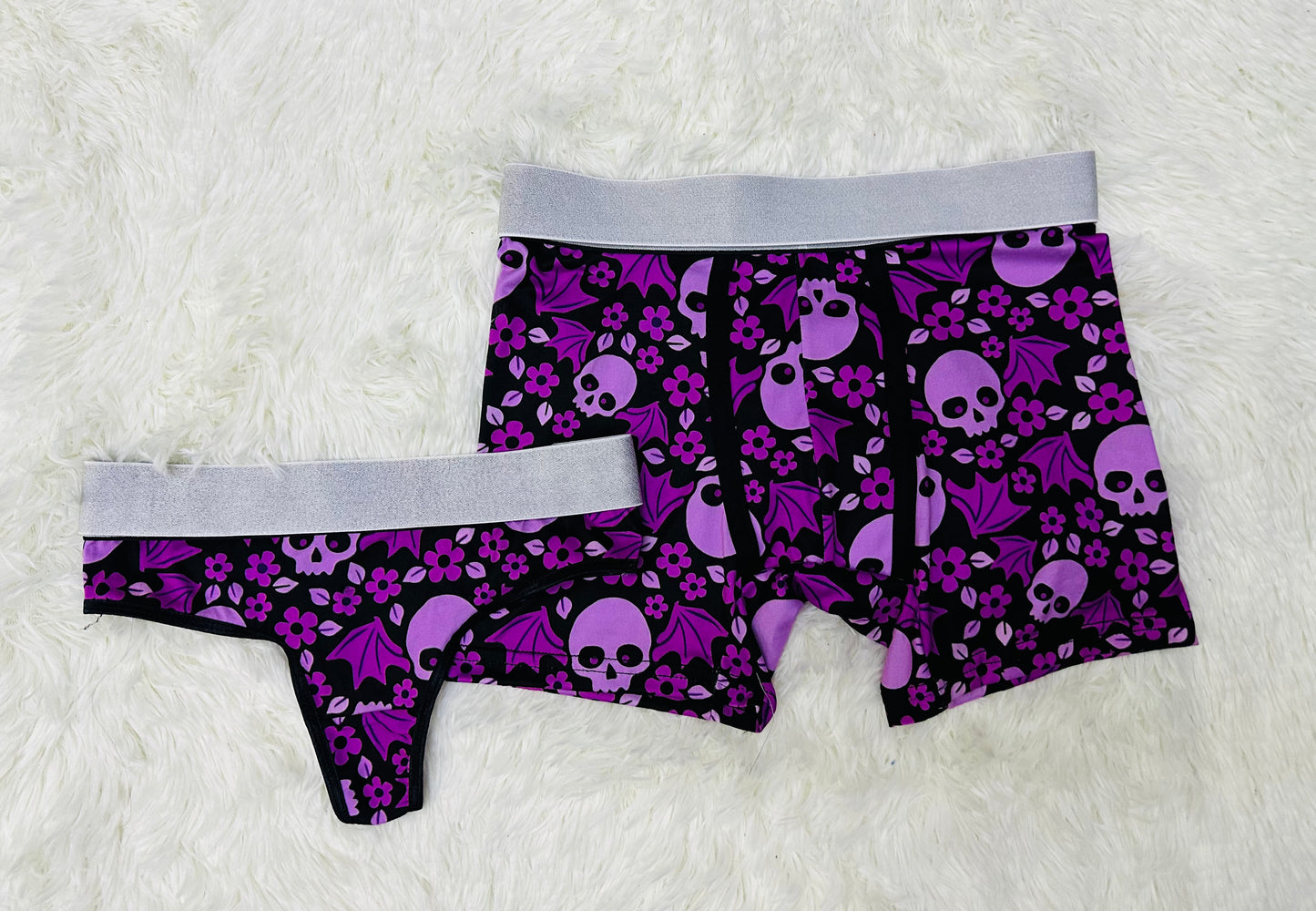 Calaveras fondo morado duo de tanga halloween