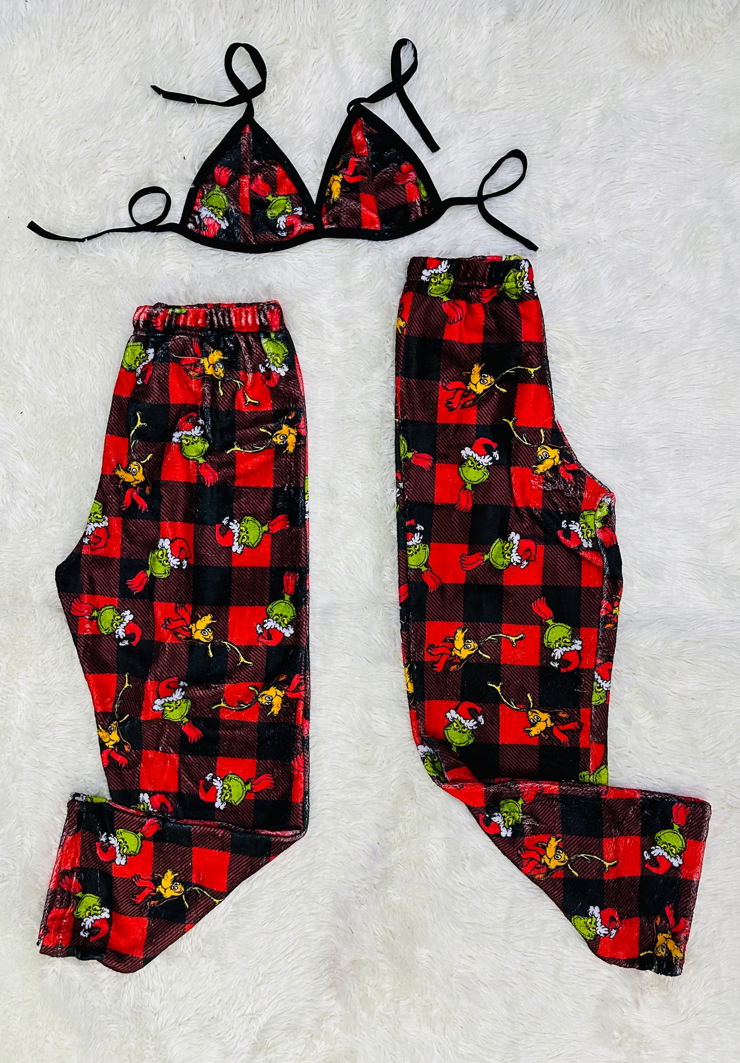 Dúo pijama afelpada Grinch fondo rojo con negro