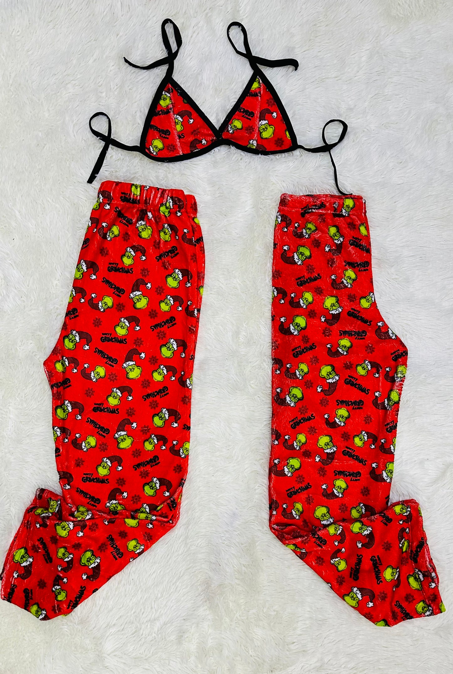 Dúo pijama afelpada Grinch fondo rojo